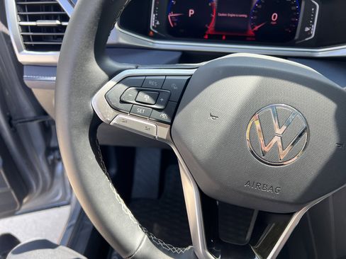 Certified 2025 Volkswagen Taos SEL image 18