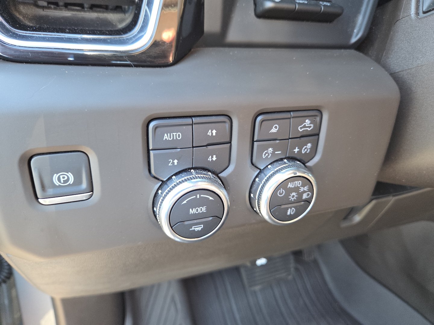 Used 2024 GMC Sierra 2500 Denali w/ Denali Reserve Package AWD/4WD image 6