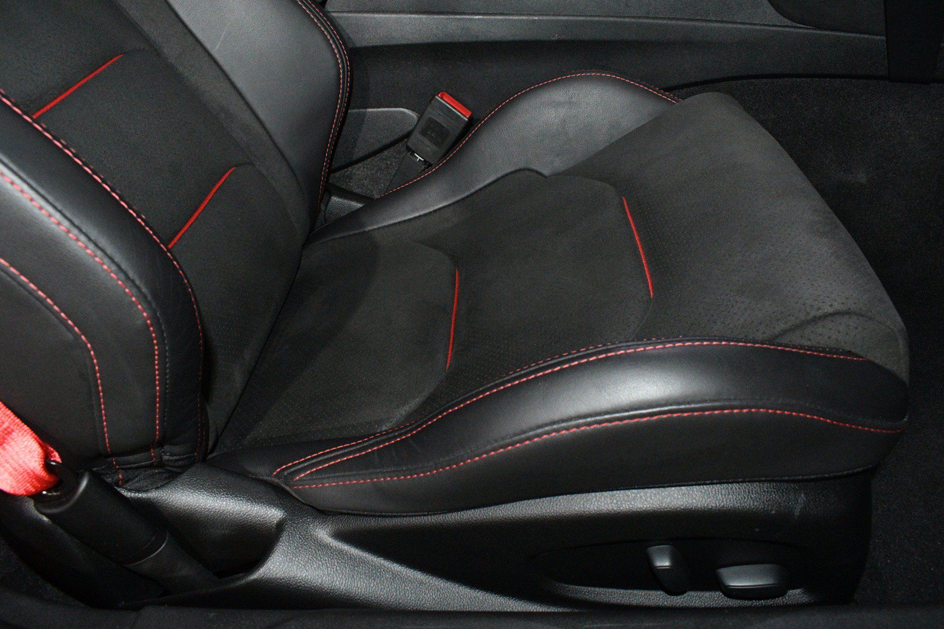 Used 2020 Chevrolet Camaro ZL1 RWD image 14
