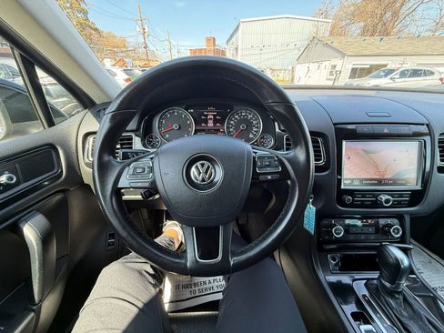 Used 2012 Volkswagen Touareg Sport AWD/4WD image 41