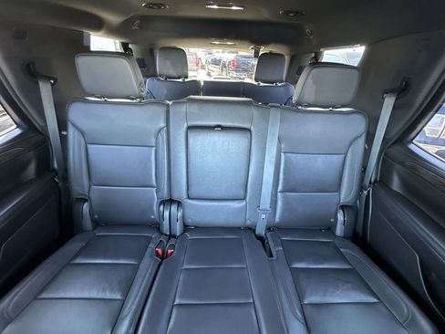 Used 2022 Chevrolet Tahoe Z71 w/ Z71 Off-Road Package AWD/4WD image 22