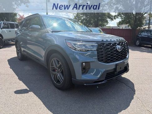 Used 2025 Ford Explorer ST AWD/4WD image 3