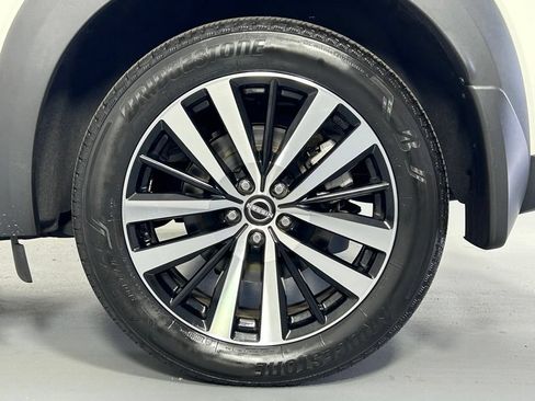 Used 2024 Nissan Pathfinder Platinum AWD/4WD image 40