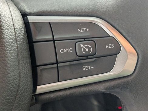 Used 2024 Jeep Compass Latitude image 15