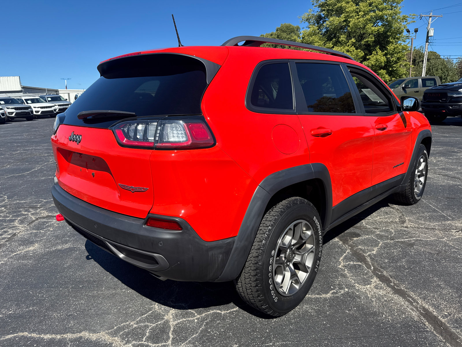 Used 2021 Jeep Cherokee Trailhawk AWD/4WD image 5