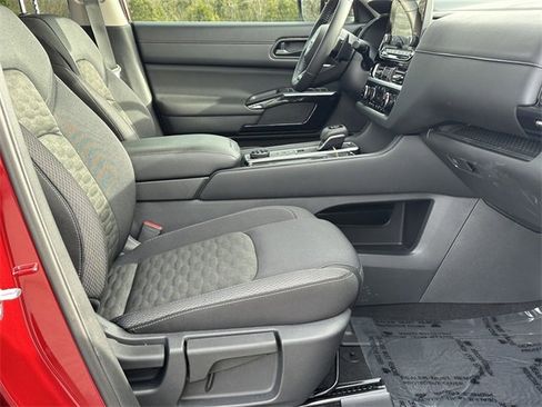 Certified 2025 Nissan Pathfinder SV w/ SV Premium Package image 14