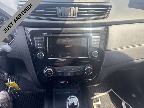 Used 2020 Nissan Rogue S w/ Special Edition Package FWD image 11