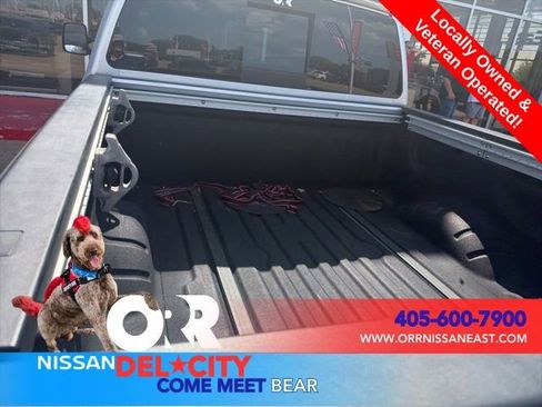 Used 2020 Nissan Titan SV w/ SV Convenience Package RWD image 3
