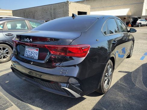 Certified 2022 Kia Forte LXS FWD image 5