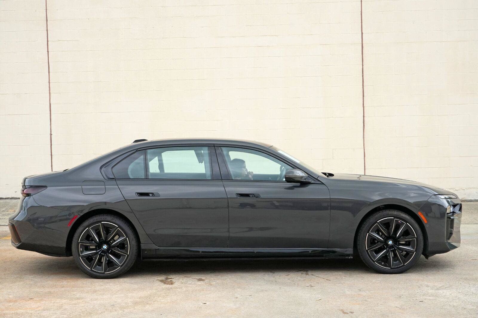 Used 2024 BMW i7 eDrive50 w/ M Sport Package RWD image 68