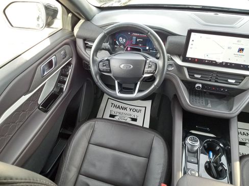 Used 2025 Ford Explorer Platinum w/ LUX Leather Package AWD/4WD image 17