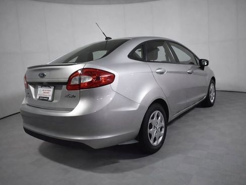 Used 2012 Ford Fiesta SE w/ Super Fuel Economy Pkg image 4