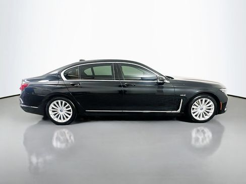 Used 2022 BMW 745e xDrive w/ Premium Package AWD/4WD image 4
