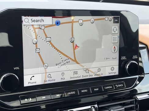Used 2025 Nissan Pathfinder Platinum FWD image 17