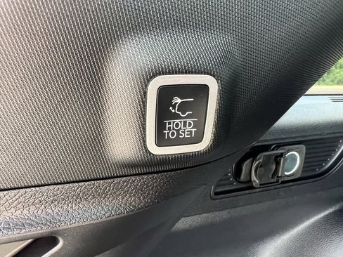 New 2025 Jeep Grand Cherokee Altitude image 18