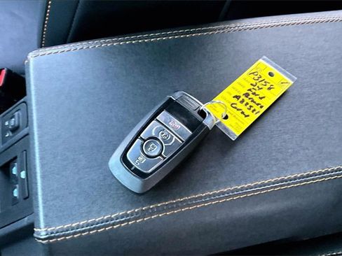 Used 2024 Ford Bronco Badlands image 35