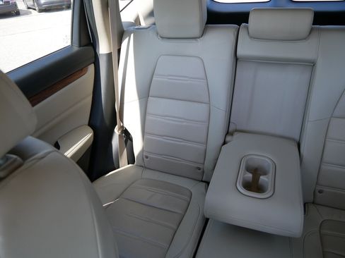Used 2019 Honda CR-V Touring image 12