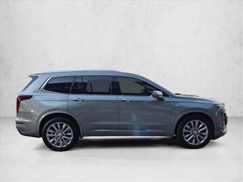 Used 2023 Cadillac XT6 Premium Luxury FWD image 4