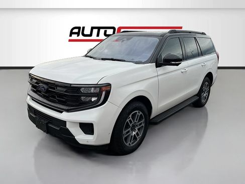 Used 2025 Ford Expedition Active AWD/4WD image 3