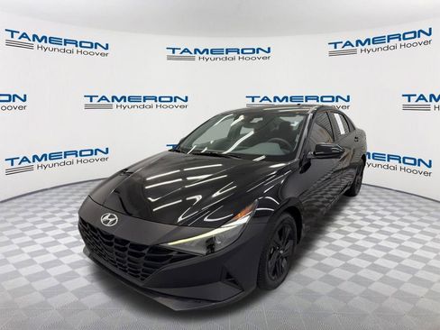 Used 2023 Hyundai Elantra SEL w/ Preferred Accessory Package FWD image 1