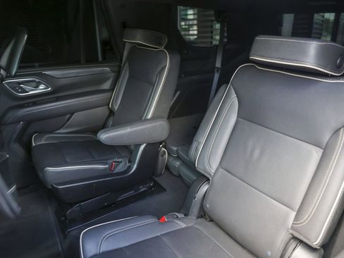 Used 2023 GMC Yukon SLT w/ SLT Luxury Package RWD image 34