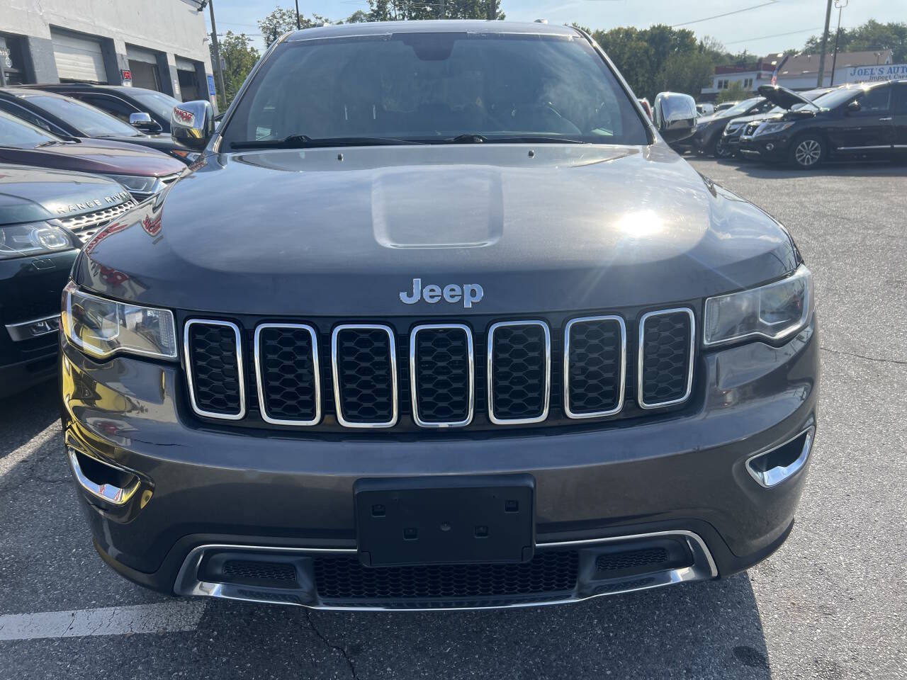 Used 2018 Jeep Grand Cherokee Limited AWD/4WD image 2