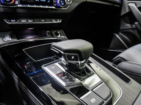 Certified 2025 Audi Q5 2.0T Premium Plus image 21
