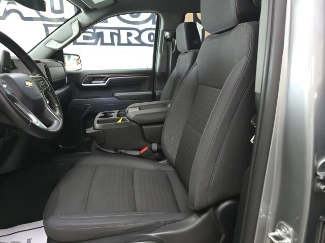 Used 2025 Chevrolet Silverado 1500 LT AWD/4WD image 18
