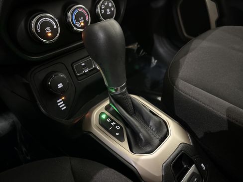 Used 2017 Jeep Renegade Sport w/ Power & Air Group AWD/4WD image 23