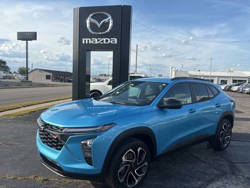 Used 2025 Chevrolet Trax RS image 3