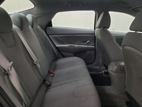 Used 2021 Hyundai Elantra SE FWD image 19