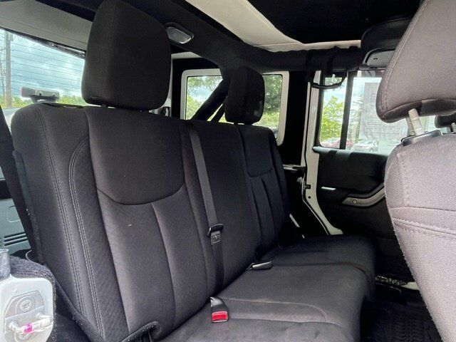 Used 2017 Jeep Wrangler Unlimited Sport w/ Mopar Black Appearance Group AWD/4WD image 18
