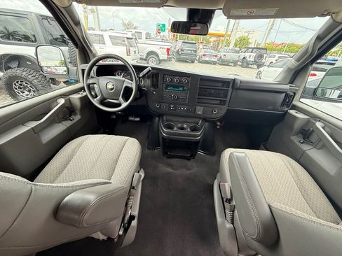 Used 2020 Chevrolet Express 3500 LT w/ LT Preferred Equipment Group image 28