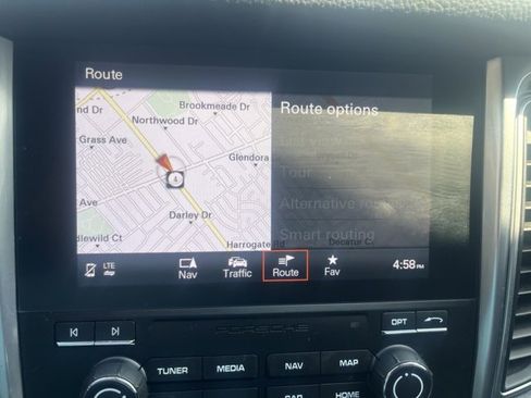 Used 2018 Porsche Macan image 26