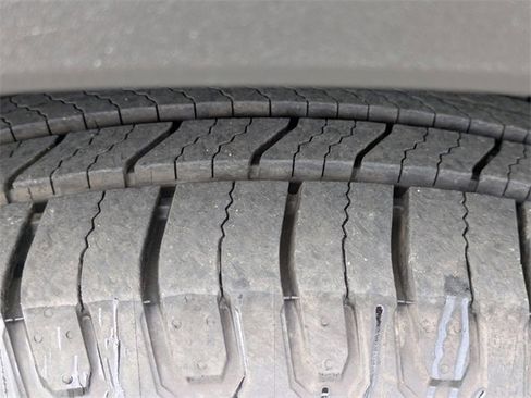 Used 2022 Ford Explorer XLT w/ Equipment Group 202A image 11