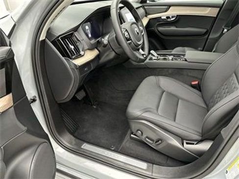 Certified 2025 Volvo XC90 B6 Plus w/ Protection Package Premier image 11