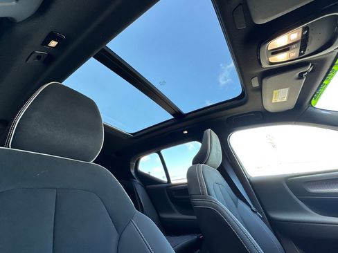 Certified 2025 Volvo XC40 B5 Plus AWD/4WD image 20