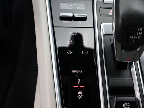 Used 2018 Porsche Panamera w/ Premium Package image 30