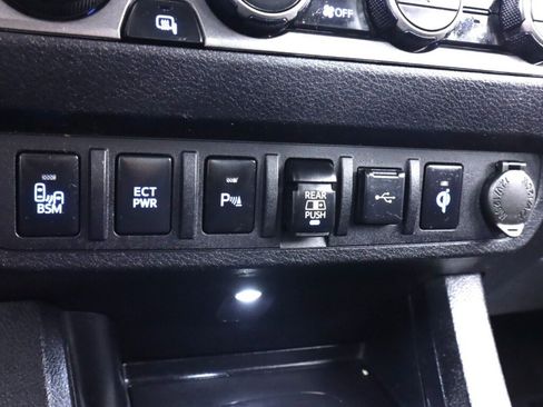 Used 2020 Toyota Tacoma TRD Off-Road w/ TRD Premium Off Road Package image 29