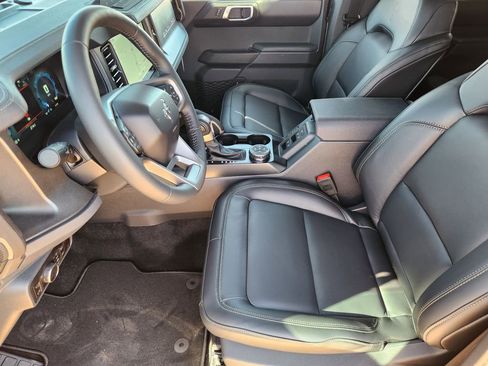 New 2025 Ford Bronco Badlands image 9
