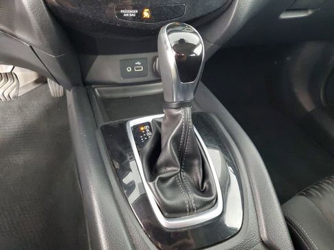 Used 2020 Nissan Rogue S image 17