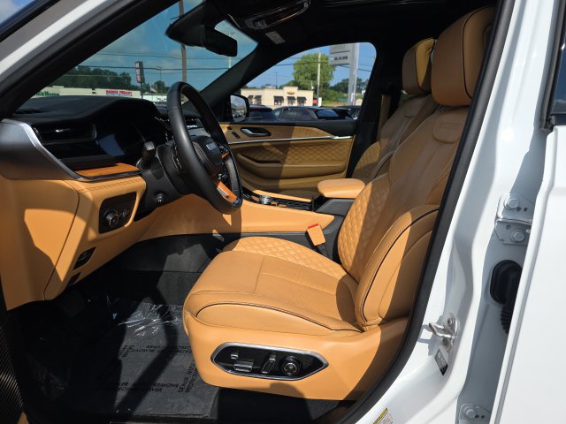 Used 2024 Jeep Grand Cherokee L Summit AWD/4WD image 16