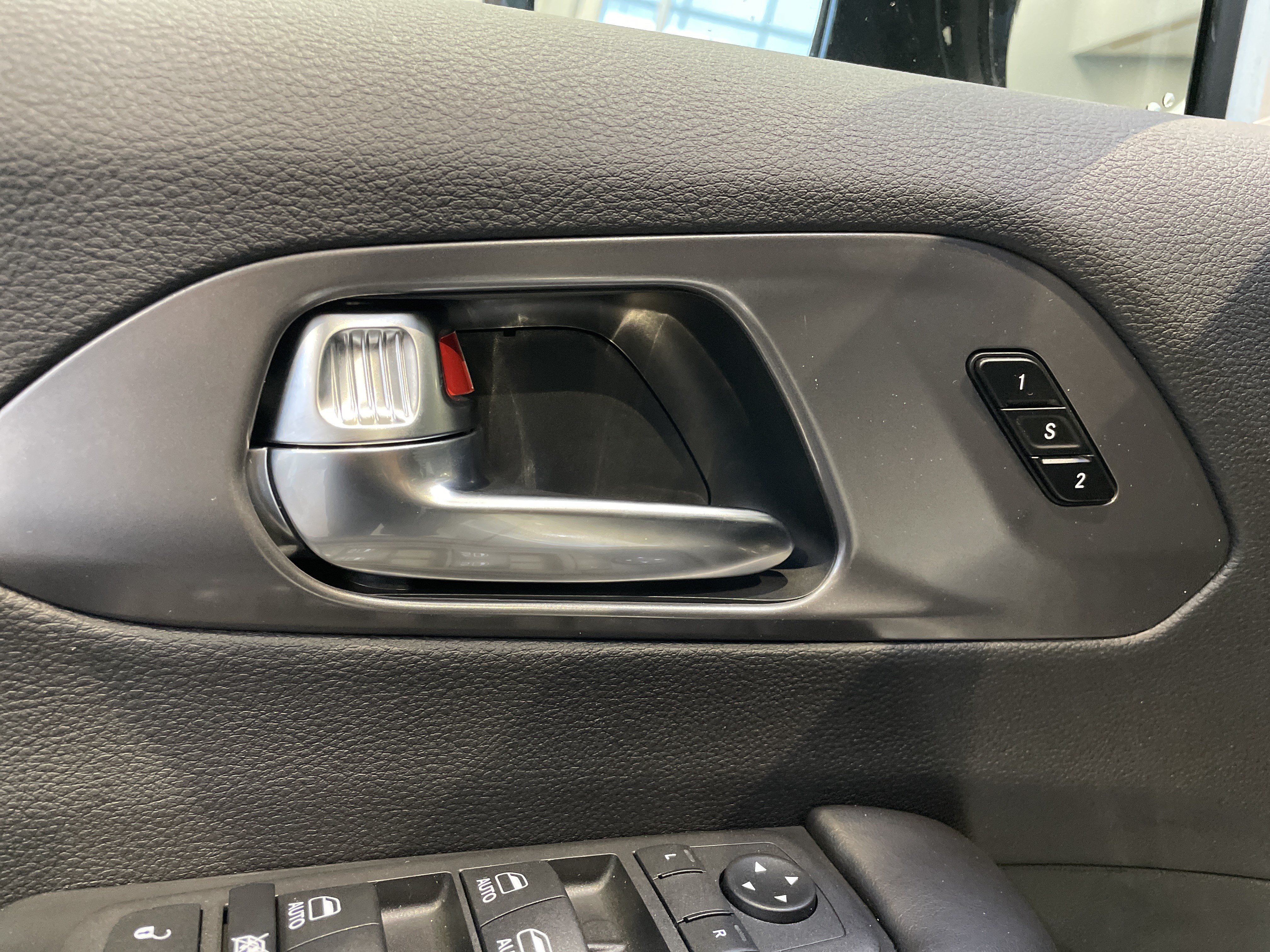 Used 2026 Chrysler Pacifica Select FWD image 14