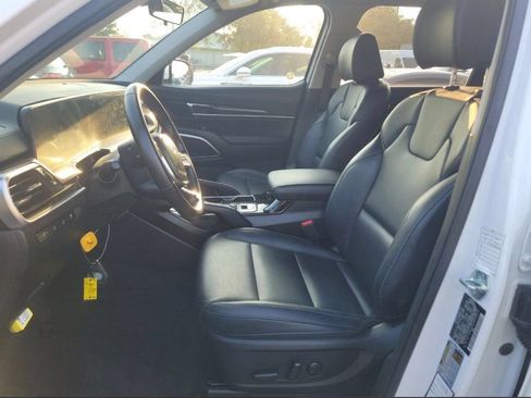 Used 2025 Kia Telluride S FWD image 7
