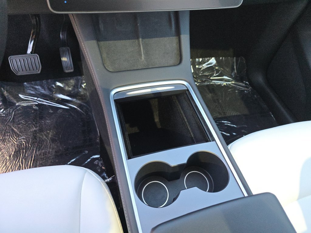 Used 2022 Tesla Model Y Long Range AWD/4WD image 31
