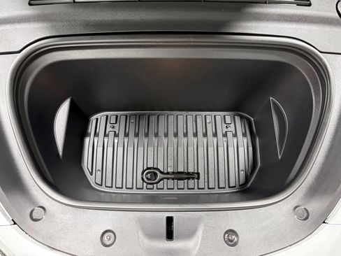 Used 2022 Tesla Model Y Long Range image 27