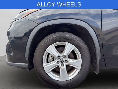Used 2020 Toyota Highlander LE AWD/4WD image 11