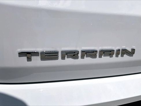 Used 2024 GMC Terrain SLE w/ Driver Convenience Package FWD image 10