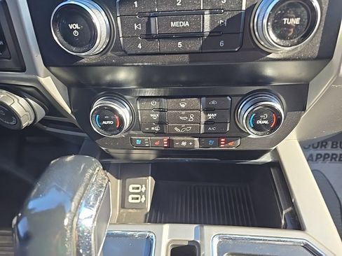 Used 2019 Ford F150 Lariat w/ Equipment Group 502A Luxury image 13