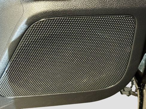 Used 2017 Toyota Tacoma TRD Off-Road w/ Premium & Technology Package image 15